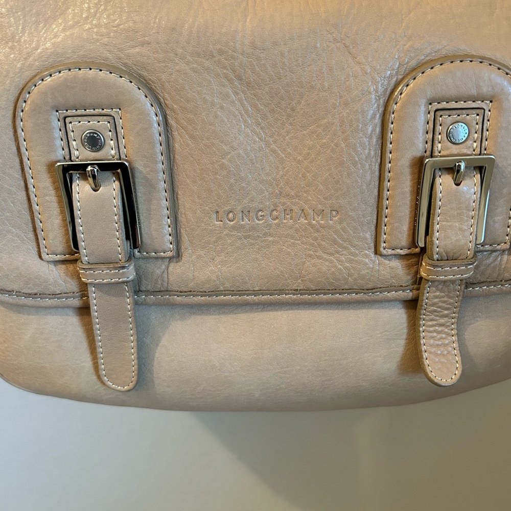 LongChamp Leather Tan messenger/ crossbody Bag - Picture 10 of 13